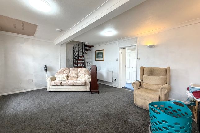 7 Ynys Lwyd Road, Aberdare photo 2