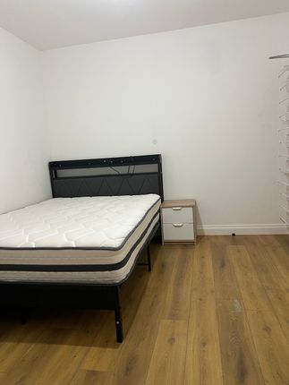 2B, Kingscourt Road, London photo 5