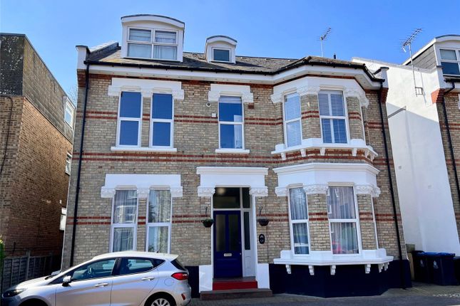 Flat to rent in The Avenue, Surbiton