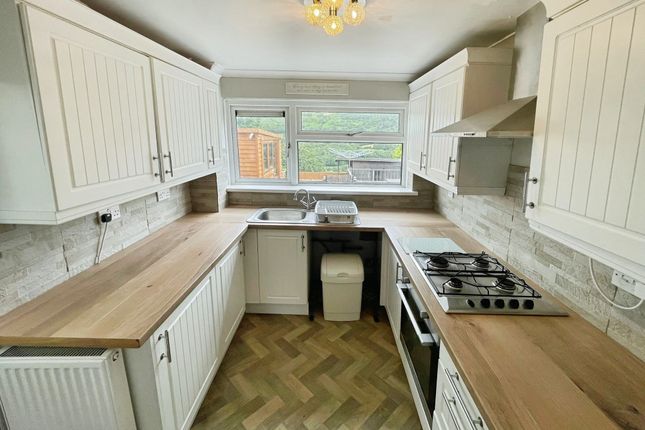 111 Pen-y-Mynydd, Bridgend photo 3