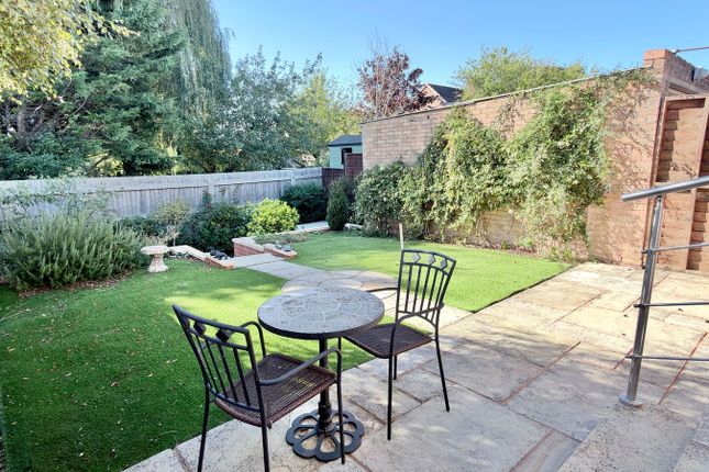 16, Churchill Grove, Tewkesbury photo 2
