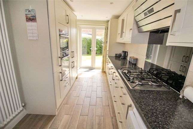 8, Capesthorne Drive, Swindon photo 4