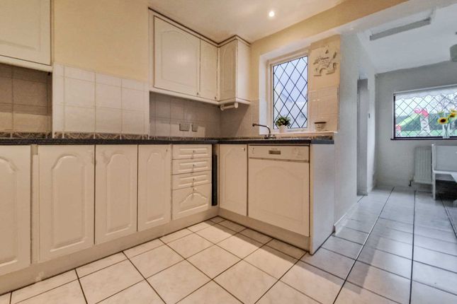 Link-detached house for sale in Abbots Morton, Worcestershire