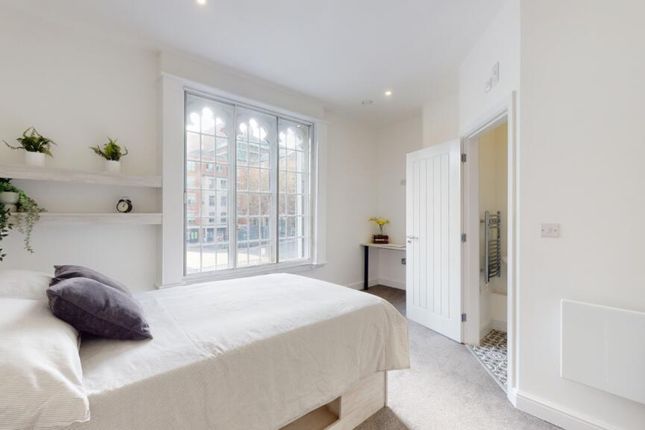 A Bright And Spacious Large Double Bedroom Featuri...