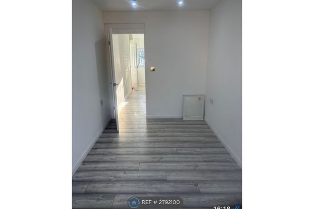 Studio flat on Wilmot Road Burnham, Slough, £1,150/mo