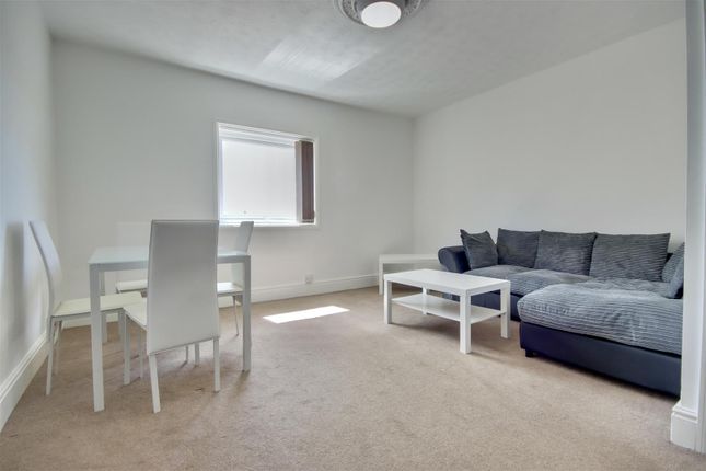 300a Sandringham Apartments, Osborne Road, Southsea photo 4