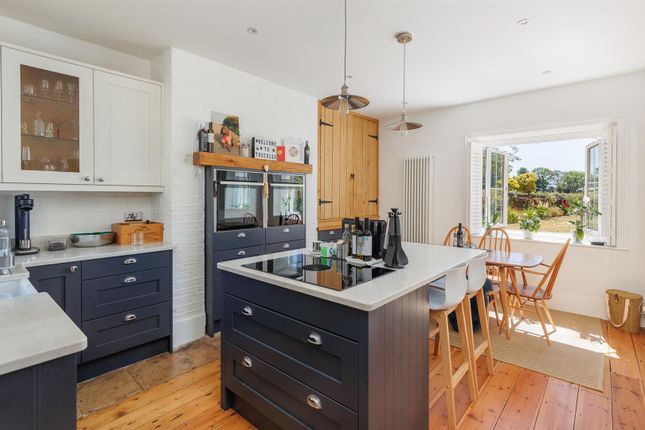 2 Truckles Cottages, Beatrice Avenue, East Cowes photo 3