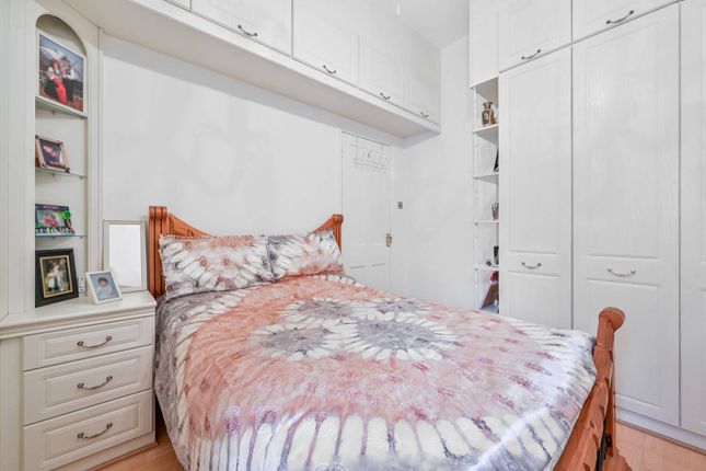 Flat for sale in Loampit Hill, Lewisham, London