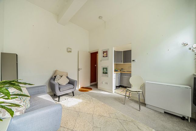 Flat 1 Staten Building, Bow Quarter, London photo 5