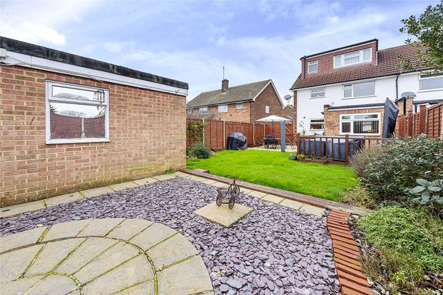 6, Comet Road, Staines photo 4