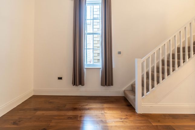 Flat 68 Princess Park Manor, London photo 4