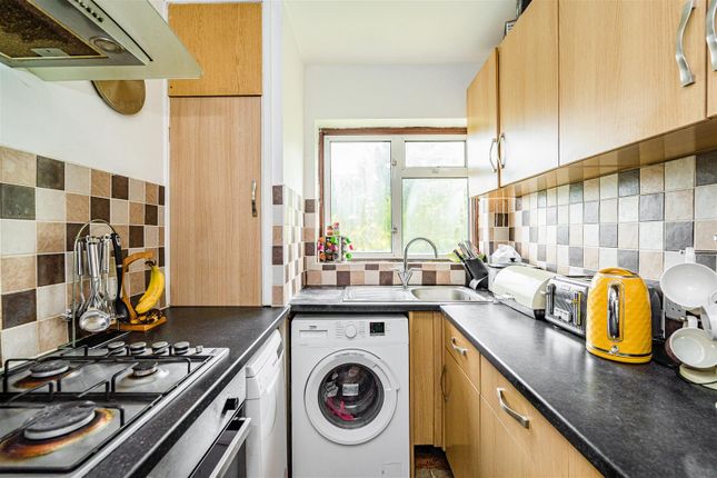28, Highwood Crescent, High Wycombe photo 5