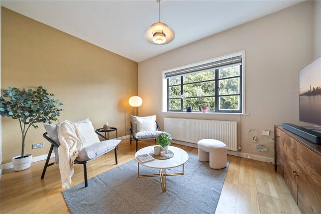 Flat 2, 77, City Garden Row, London photo 3