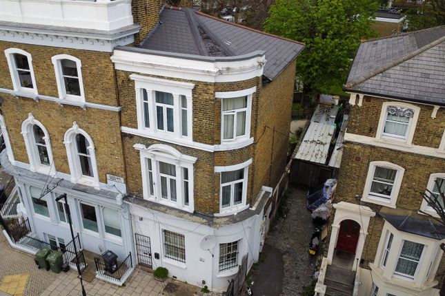 Flat to rent in Eastlake Road, London