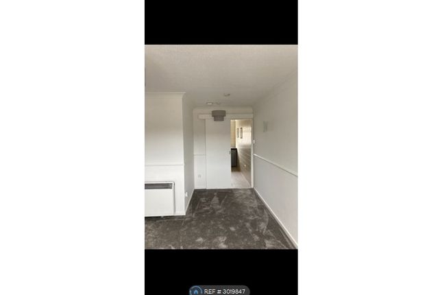 Valentine Court, Waterlooville photo 4