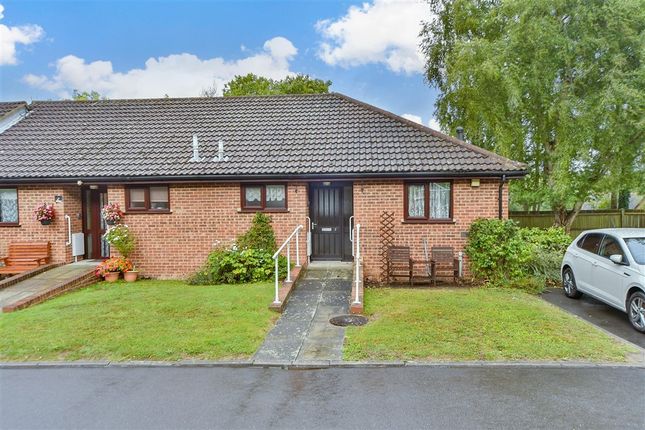 1-bed other on Kingsdown Close Hempstead, Gillingham, £200,000