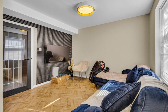 Flat 1, 11A Grange Avenue, Woodford Green photo 2