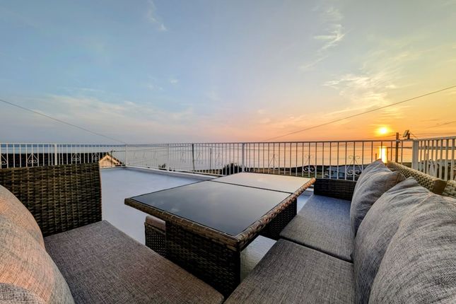 3, SOMERSET VIEW, OGMORE-BY-SEA photo 2