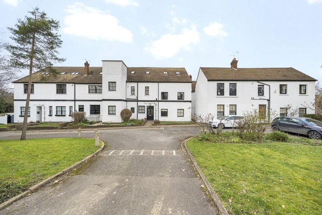 4 Glebe Court,, The Glebe, London photo 3