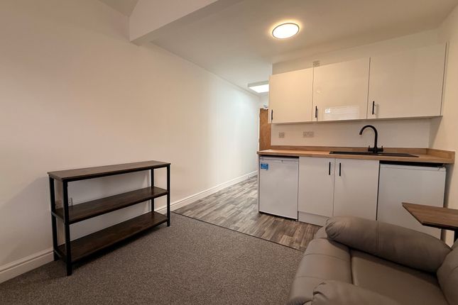 Room 3, 16, Maxwell Street, Crewe photo 4
