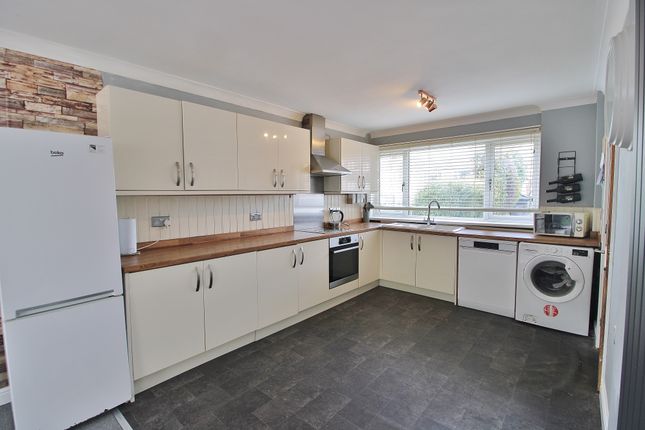 27, Hemsley Walk, Waterlooville photo 5