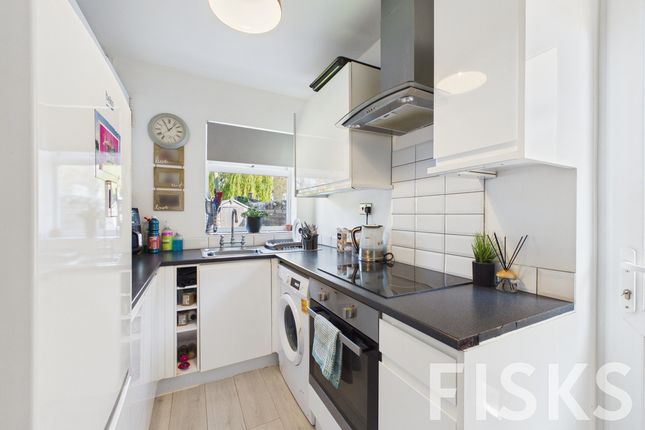 206, Thisselt Road, Canvey Island photo 2