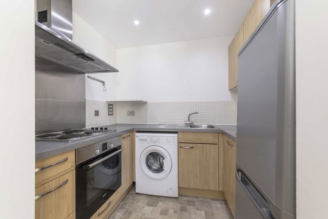 Highwood Close, London photo 3