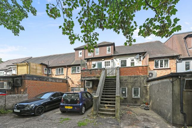 Flat to rent in Station Way, Cheam
