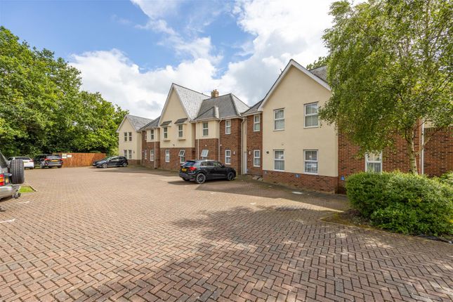 Thumbnail Flat for sale in Weir Gardens, Rayleigh