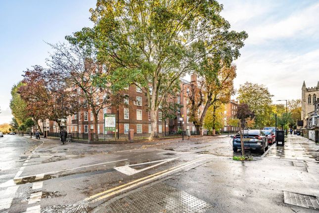 Flat for sale in Clarence Road, Hackney, London