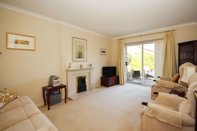 51, Anderson Drive, Leamington Spa photo 2