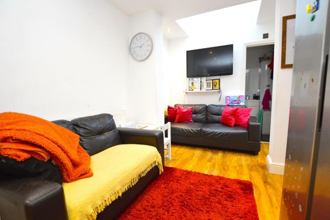 176, Tunmarsh Lane, Plaistow photo 2