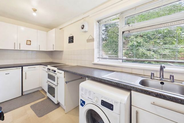 54, Wexham Close, Luton photo 3