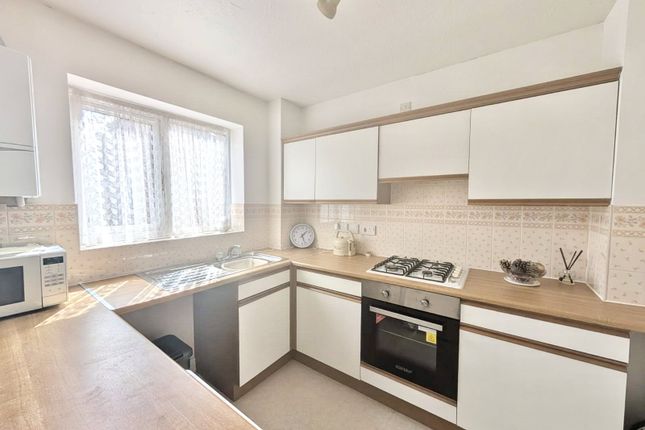 17, Greengates Crescent, Neston photo 2