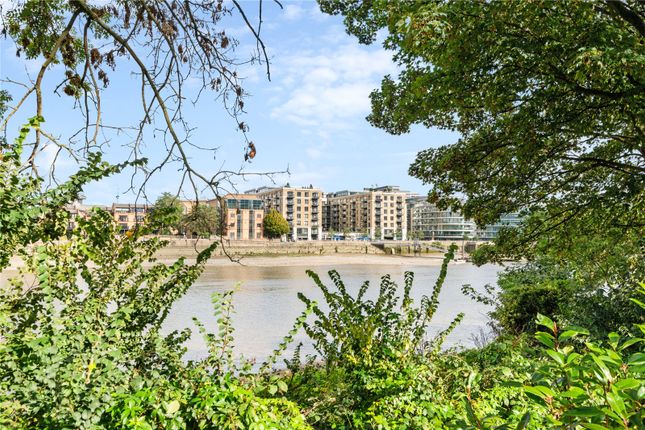 Flat for sale in Riverview Gardens, Barnes