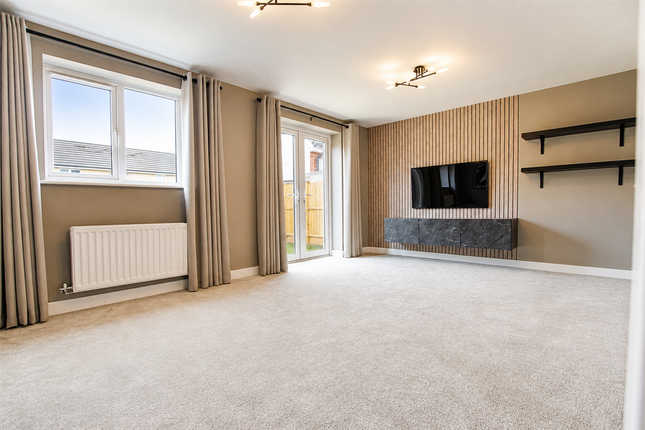 4, Skylark Street, Crowborough photo 2