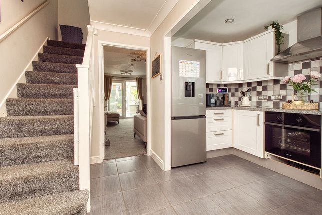 15 Roseberry Gardens, Nottingham photo 3