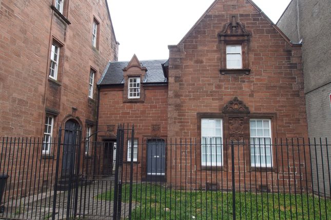 Thumbnail Flat to rent in Weighhouse Close, Paisley