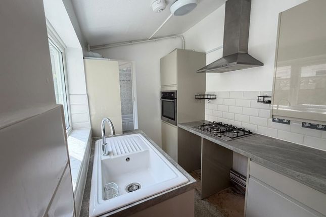 21, Mooreland Road, Bromley photo 4