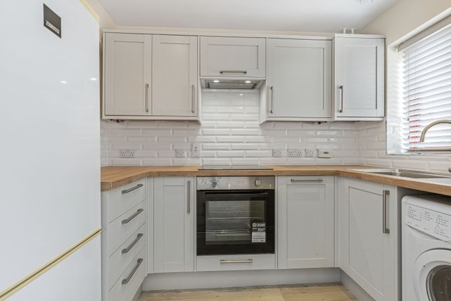 19, Farmington Drive, Witney photo 3