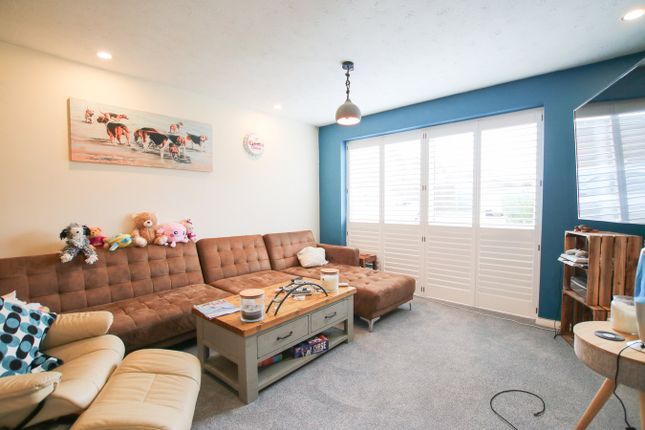 8, Delane Drive, Wokingham photo 2