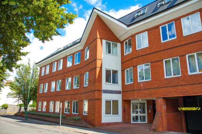 Thumbnail Flat to rent in Sutton Court Road, Sutton, Surrey