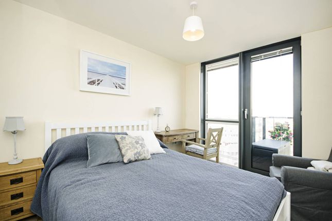 Flat to rent in Sky Apartments, Homerton, London