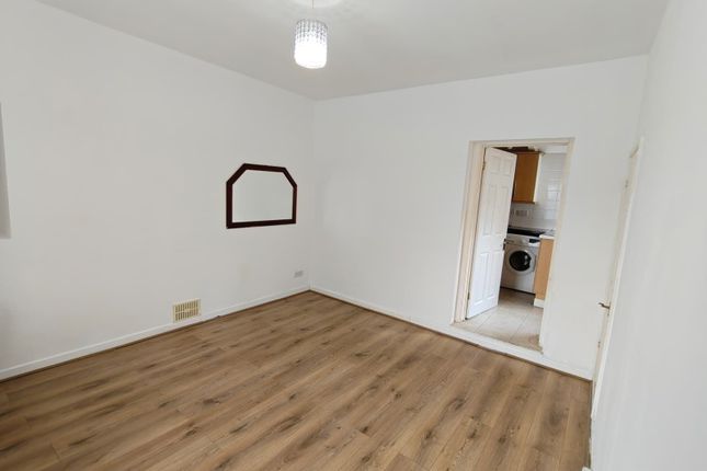 377 Neath Road, Swansea photo 5