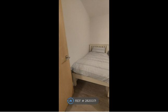 Minnow Apartments, Sherwood Close, London photo 2