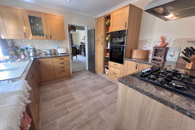 6, Brookside, Gillingham photo 3