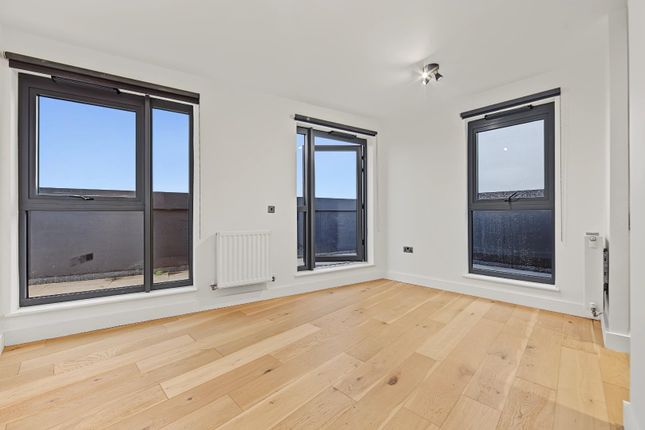 Flat 32 Hythe House, 1, Green Lanes Walk, London photo 4