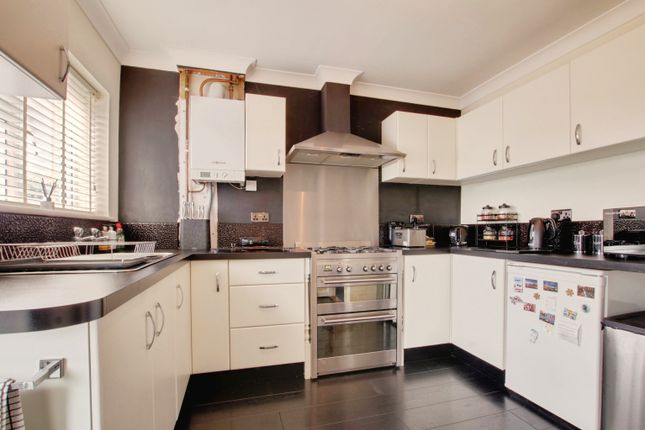 24, Ash Grove, Chatteris photo 2