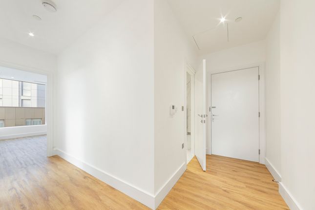 Flat to rent in Westgate House, West Gate, London