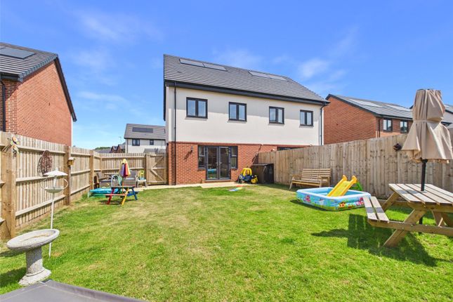 27, Farley Way, Gloucester photo 2